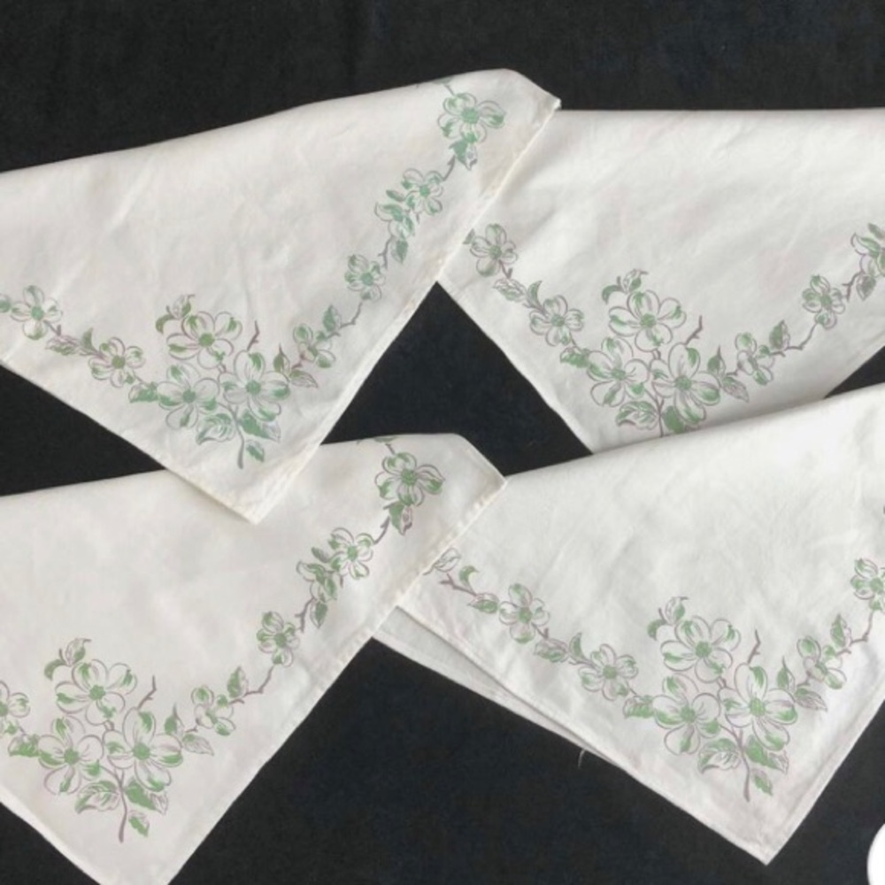 Vintage Dogwood Print set of 4 Dinner Napkins